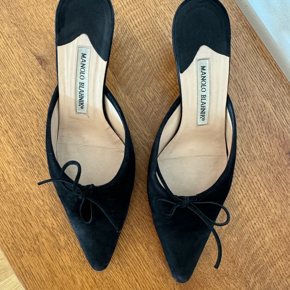 Vintage Manolo Blahnik Kitten Heel with Bow 39